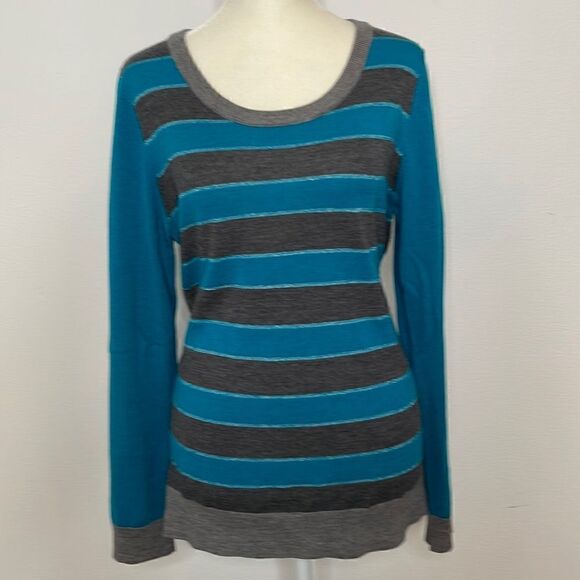 Banana Republic merino wool sweater.  Size medium.  Metallic silver threads. - Picture 1 of 5